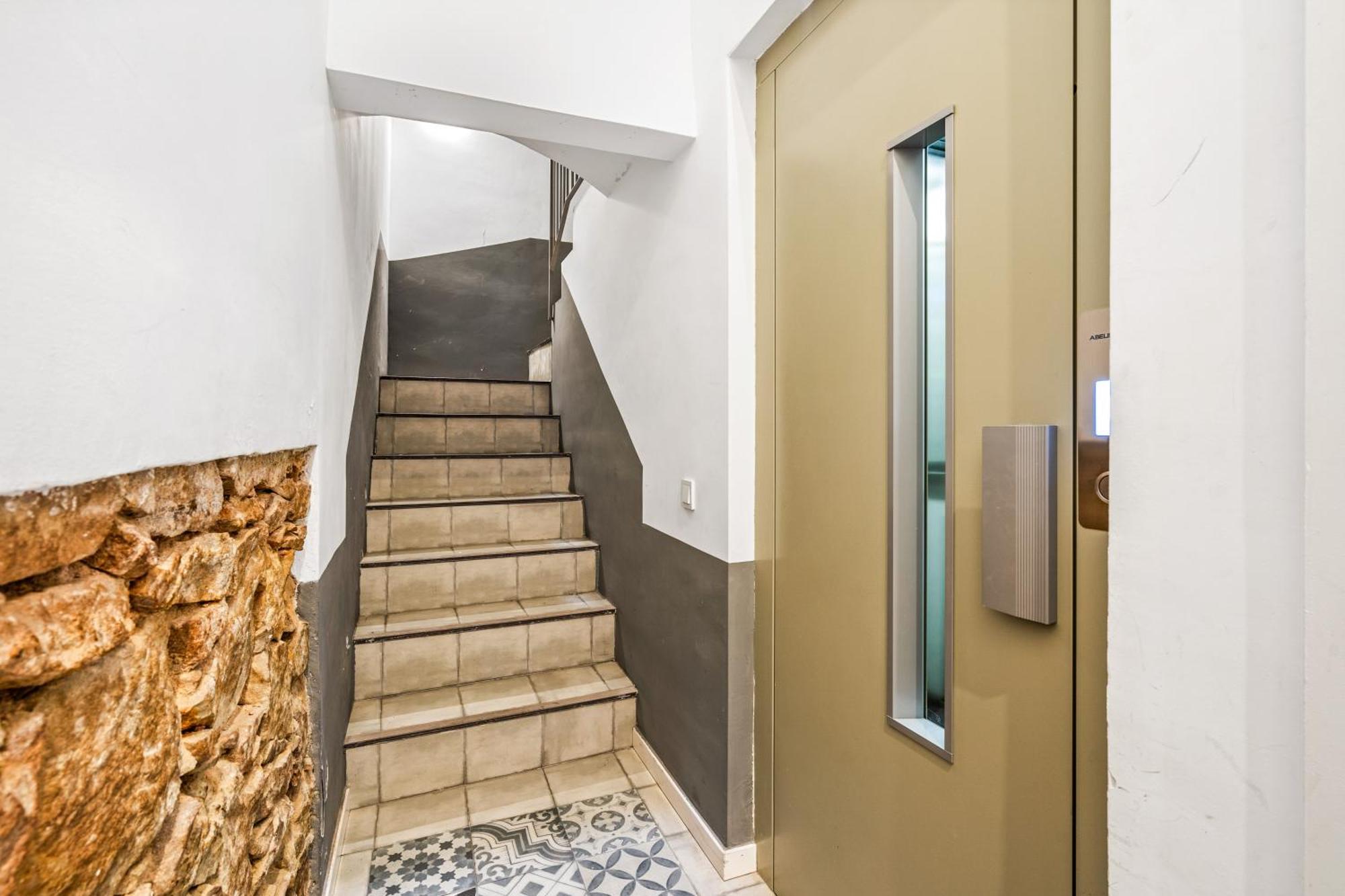 Elegance 2br With Rooftop Terrace Apartment