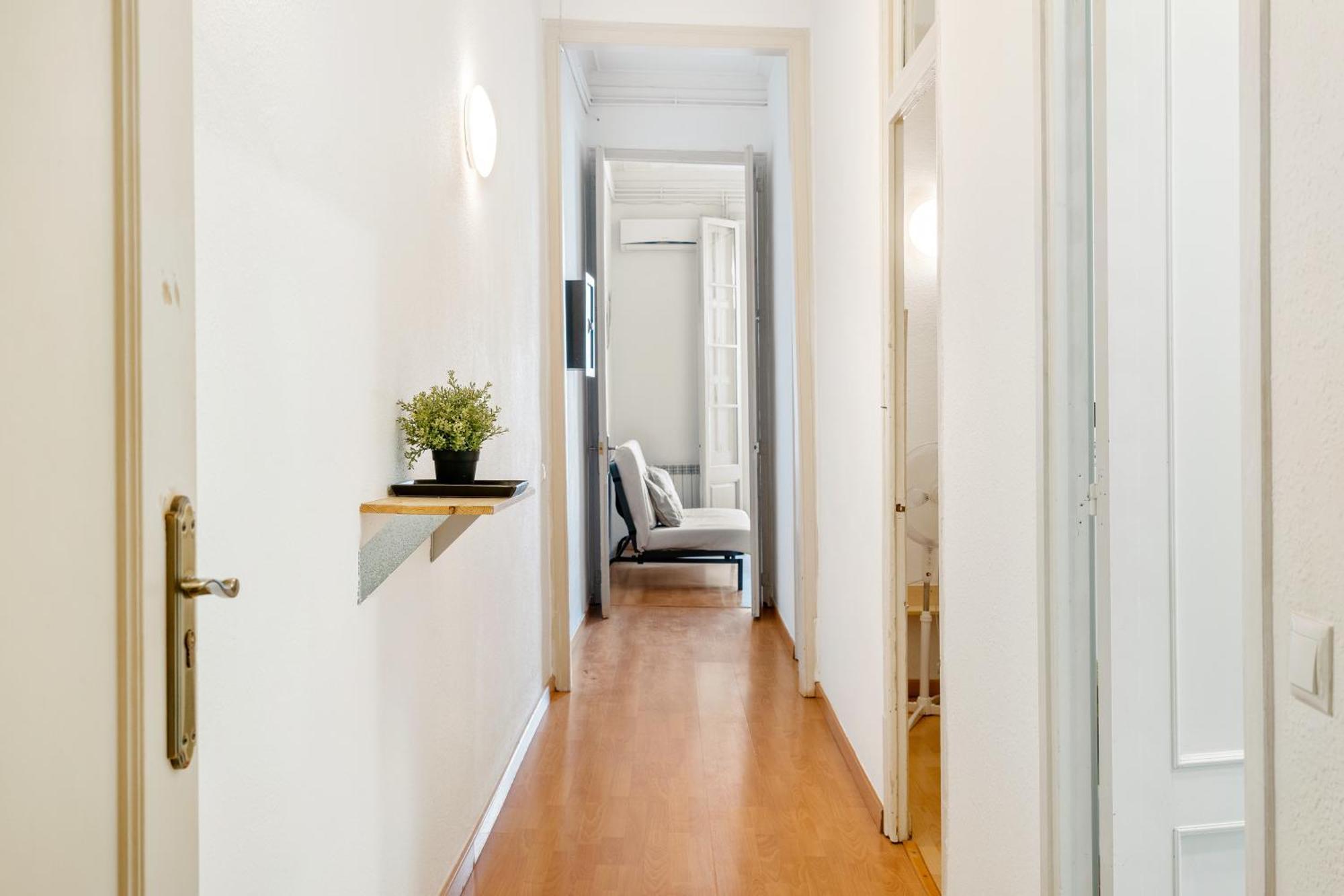 Apartment Spacious 5-bedroom In Barcelona