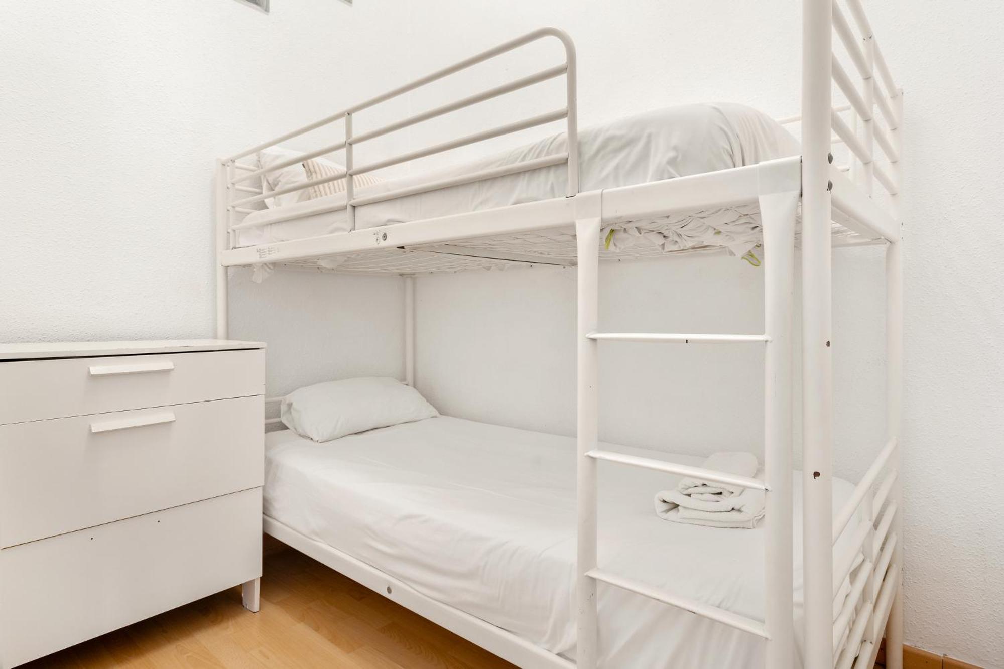 Spacious 5-bedroom In Apartment Barcelona