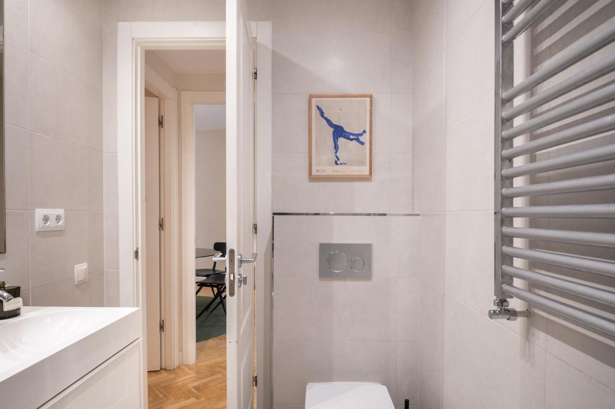 Spacious And Elegant Oasis In The Location Barcelona