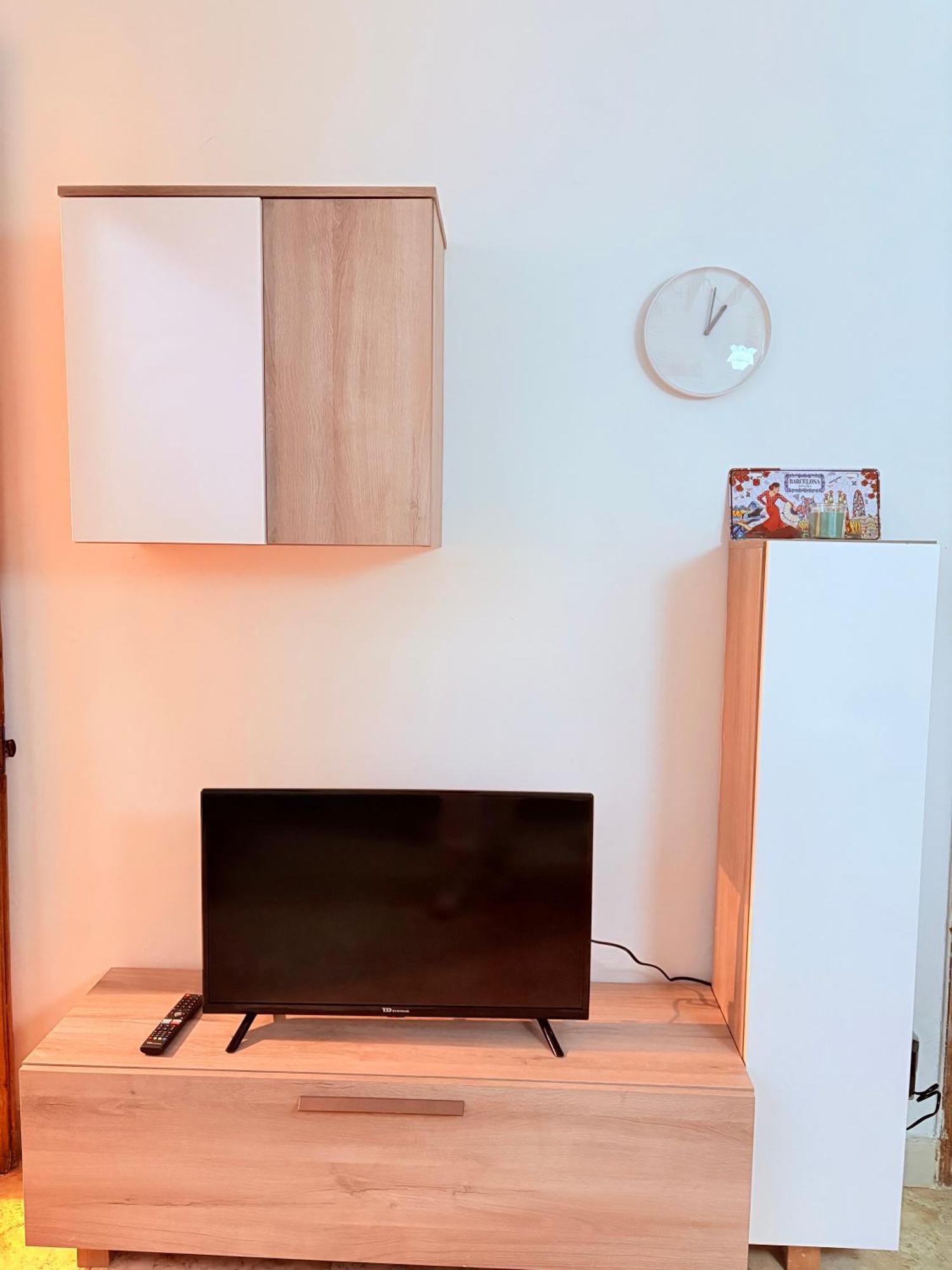 Amazing And Stylish Flat For 4 People With Breakfast Included 2 Blocks Away From Poblenou Apartment *