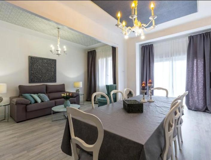 Nice, Cozy, Fcb Stadium,payment Parking Appartement