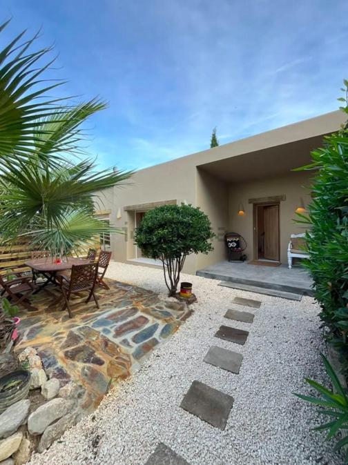 Holiday home Stylish & Idyllic With Private Garden 5 Min Walking From South In Gava Mar Barcelona