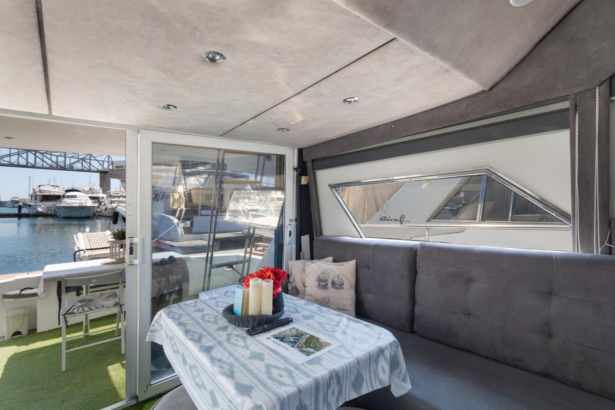 Botel Barco Muy Romantico Con Parking *