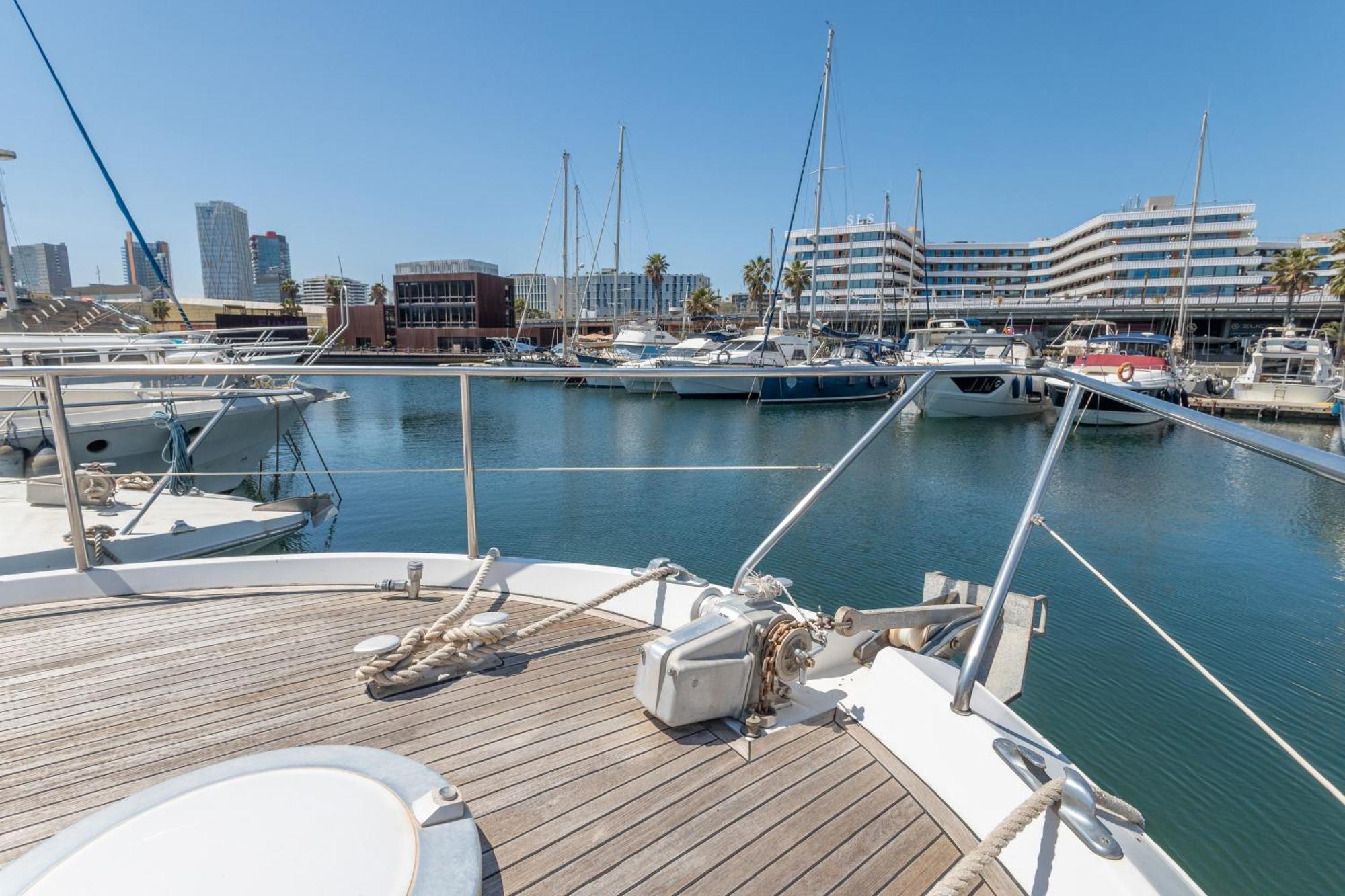 Barco Muy Romantico Con Parking Barcelona