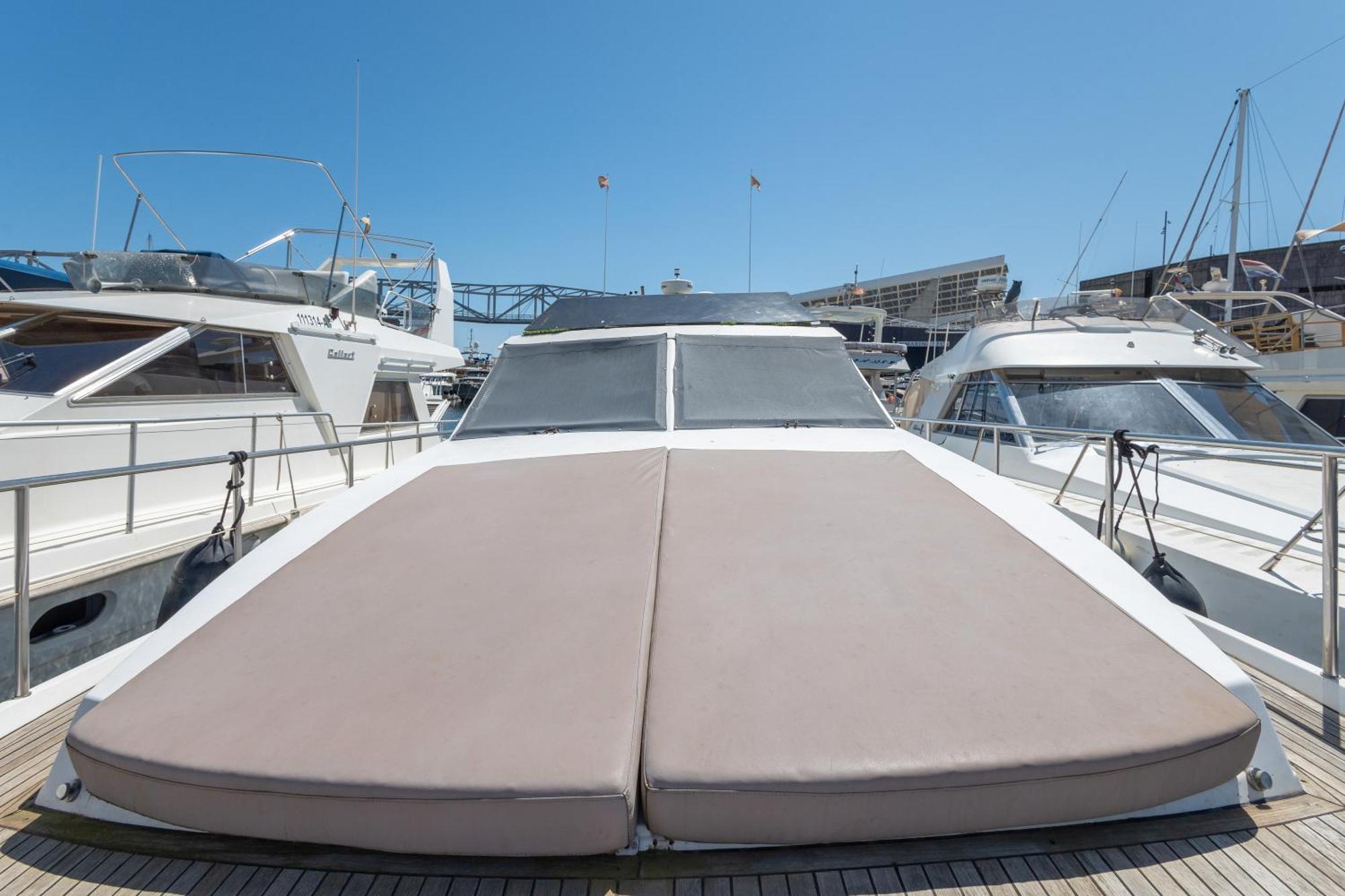 Barco Muy Romantico Con Parking Botel Barcelona