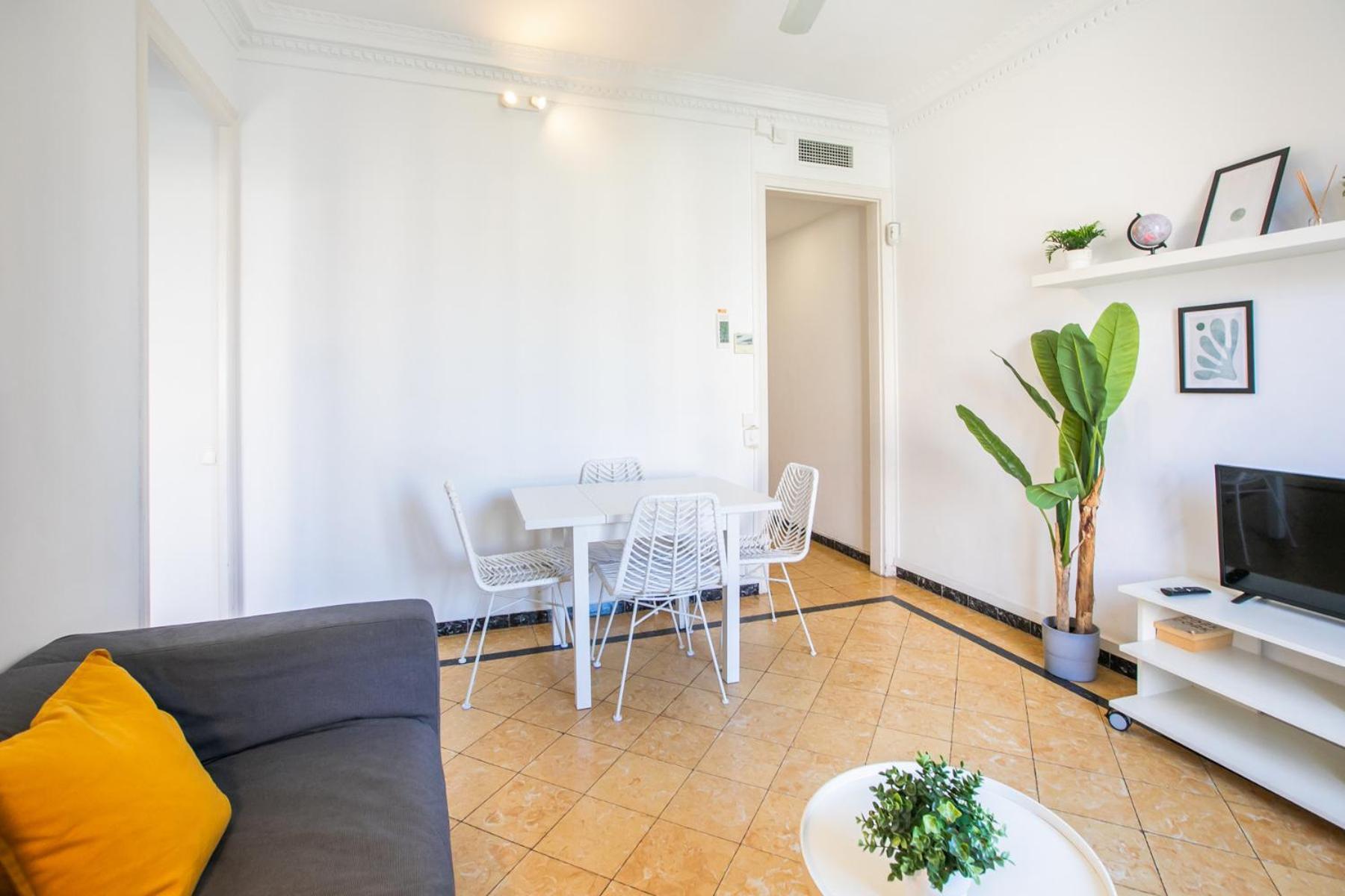 31Par1110 - Mediterranean Style Apartment Apartment