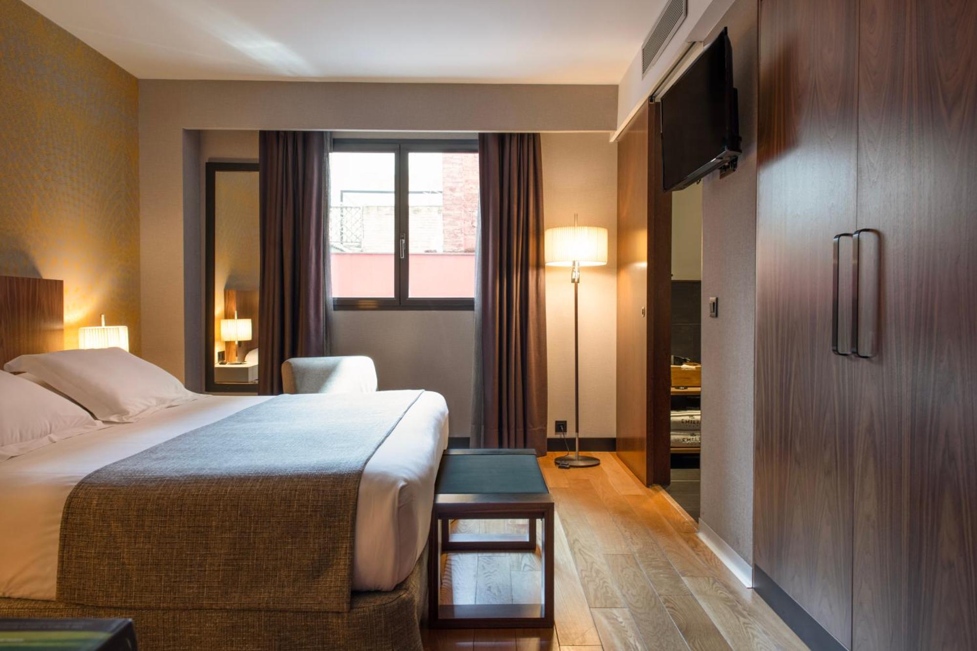 Emilia Hotel 4*