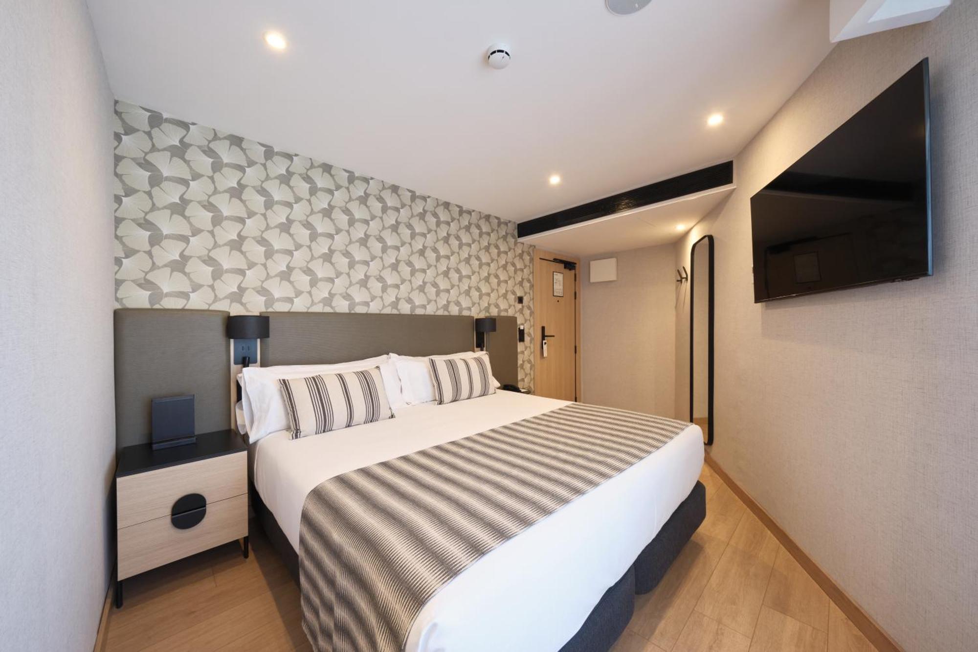 Catalonia Park Gueell Hotel 3*