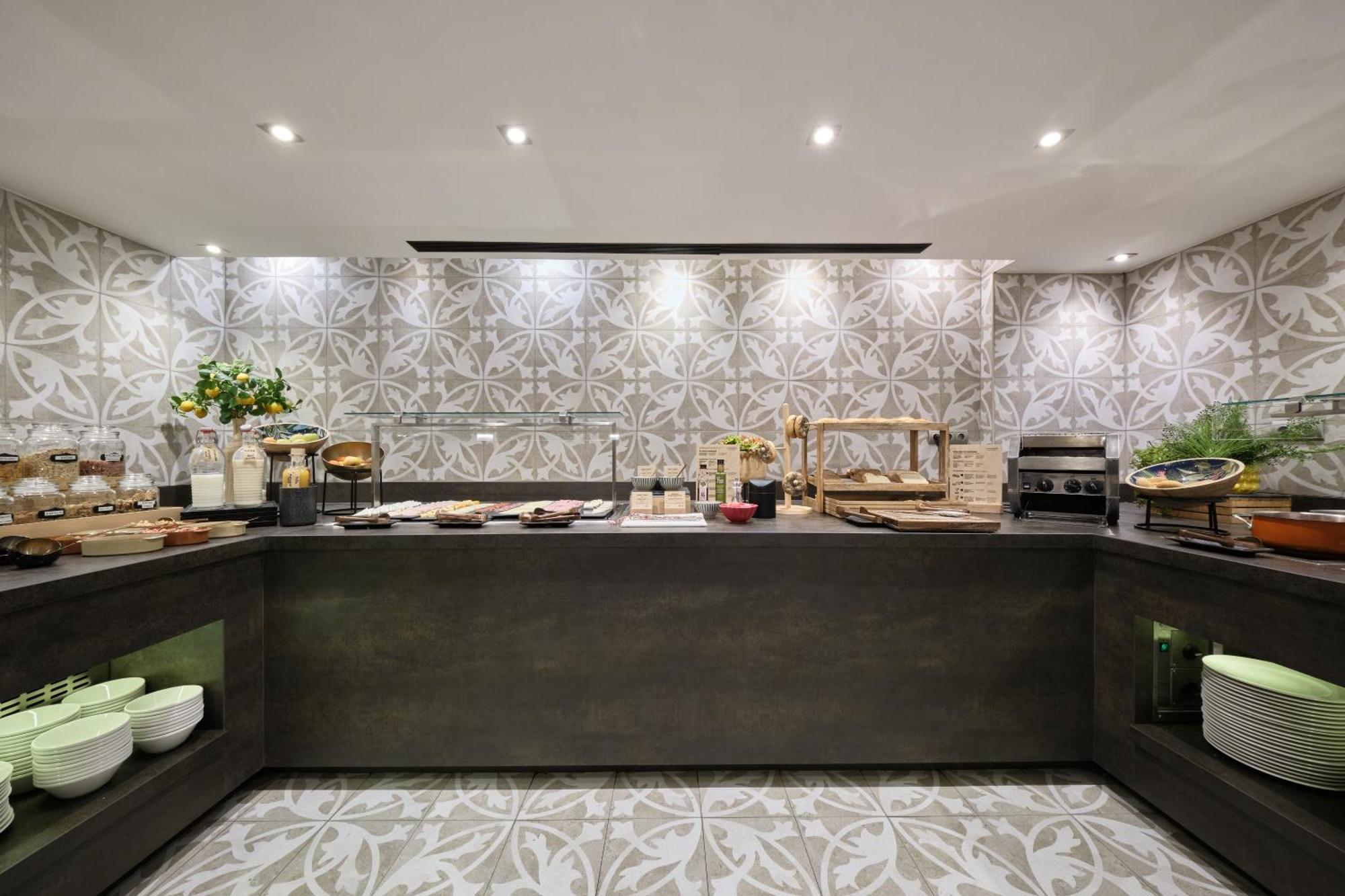 Hotel Catalonia Park Güell 3*