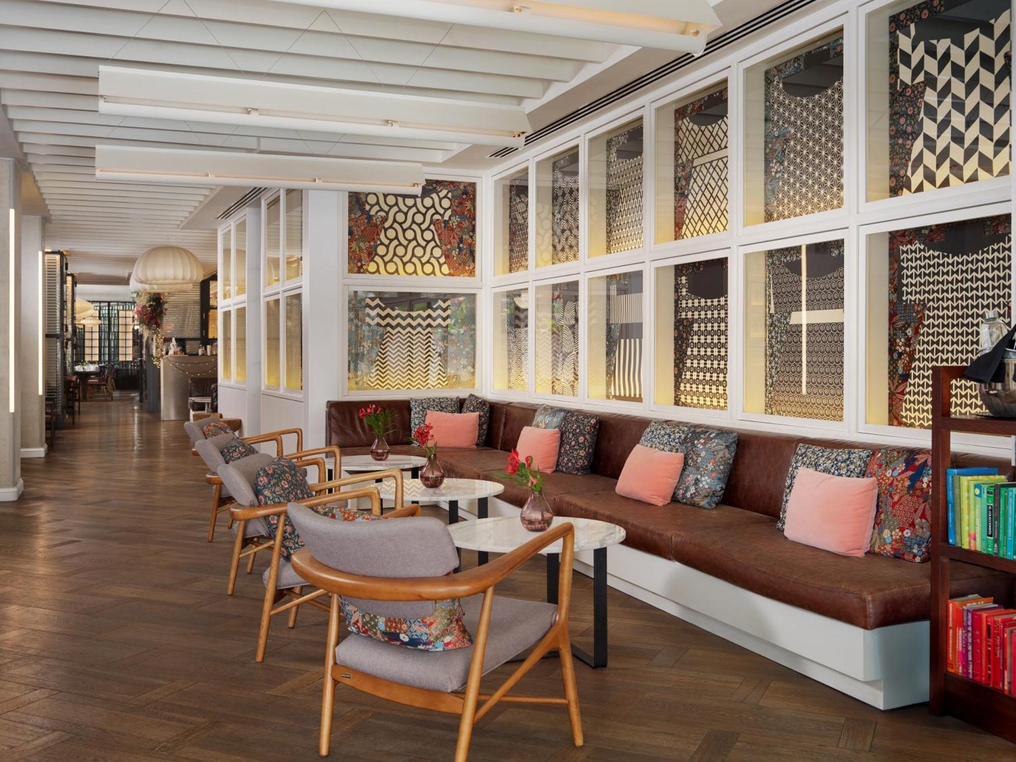 Hotel H10 Universitat (adults Only) 4*