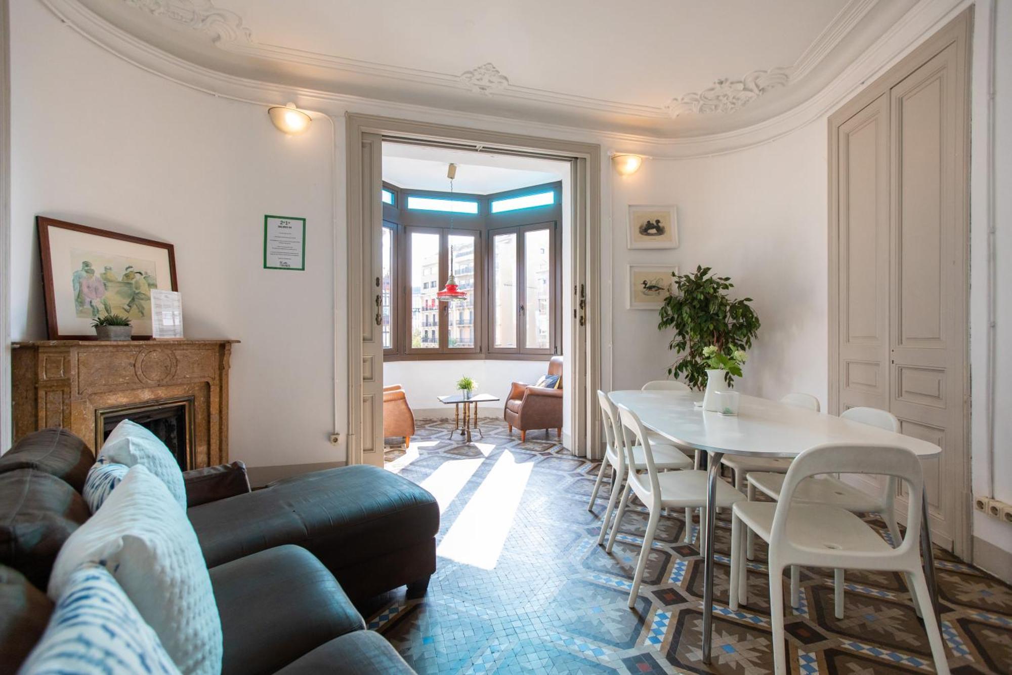 B21-apartamento Modernista Grupos Barcelone