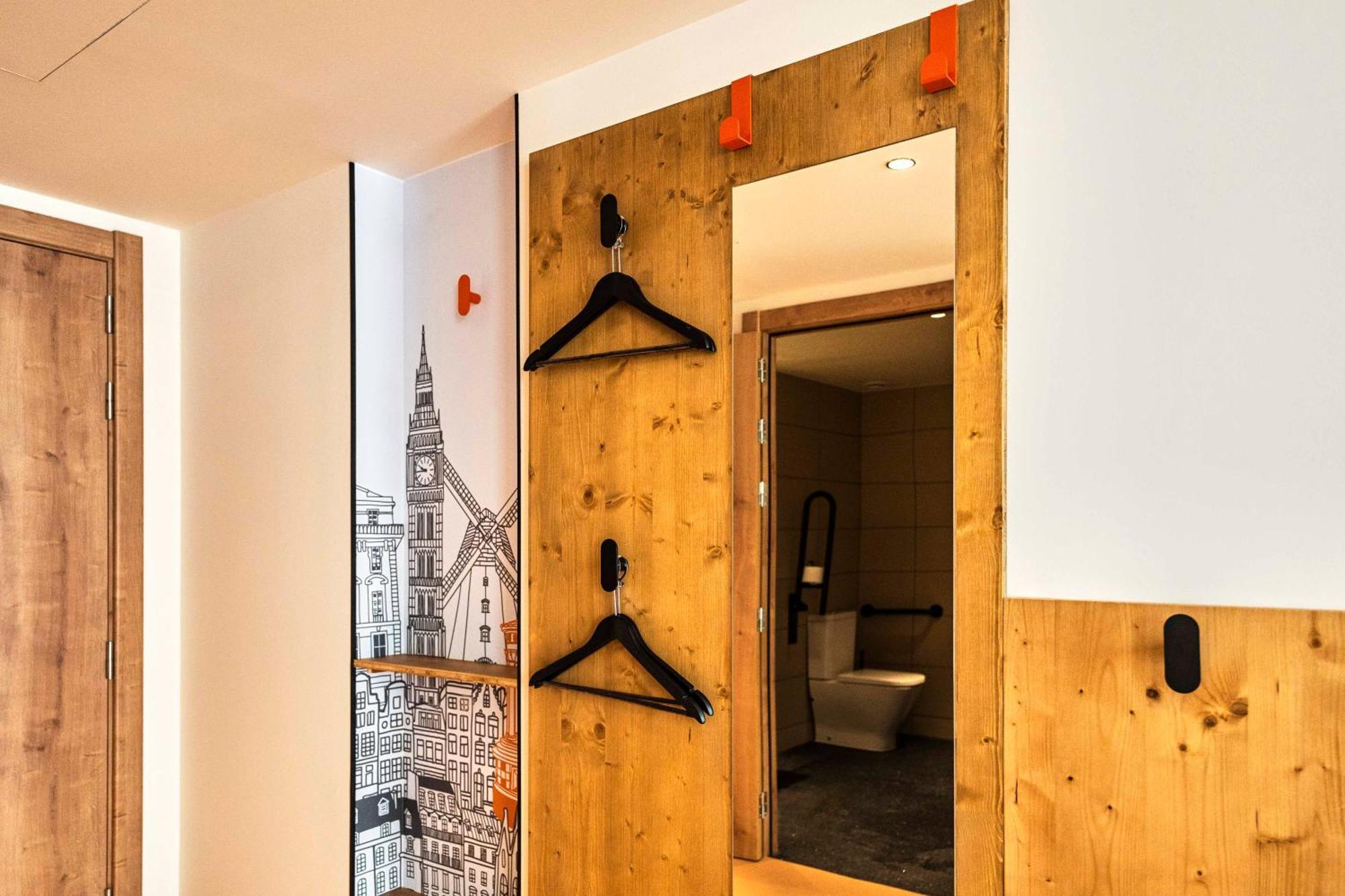 Easyhotel La Sagrera Hotel Barcelona