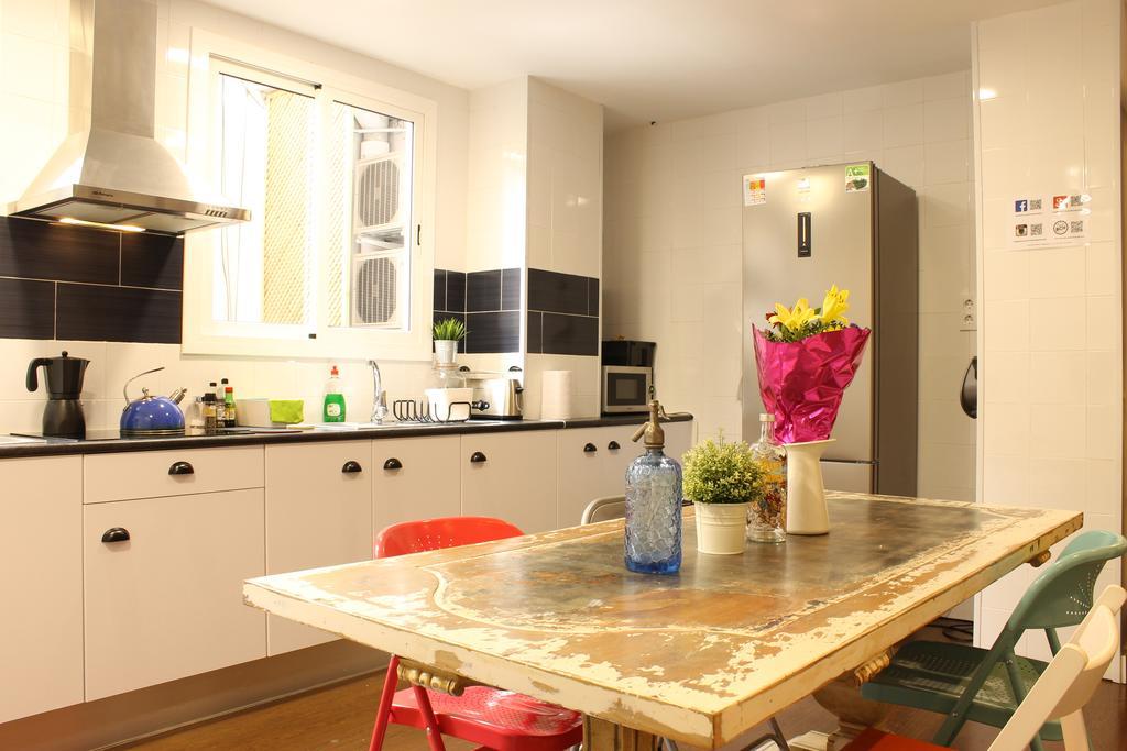 185m² 8 Slaapkamer, 4 Privé Badkamer In Eixample Appartement