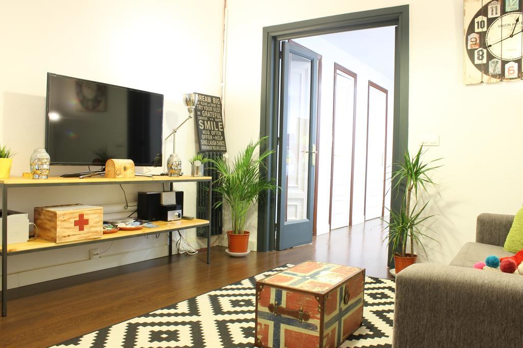 185m² 8 Slaapkamer, 4 Privé Badkamer In Eixample Appartement