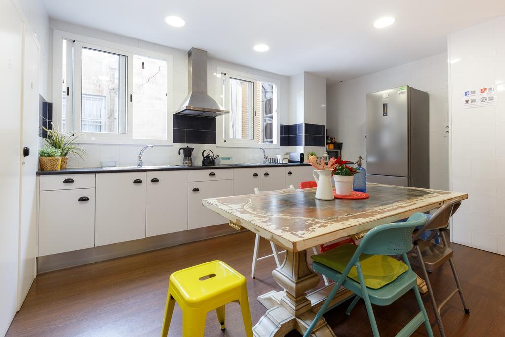 185m² 8 Slaapkamer, 4 Privé Badkamer In Eixample