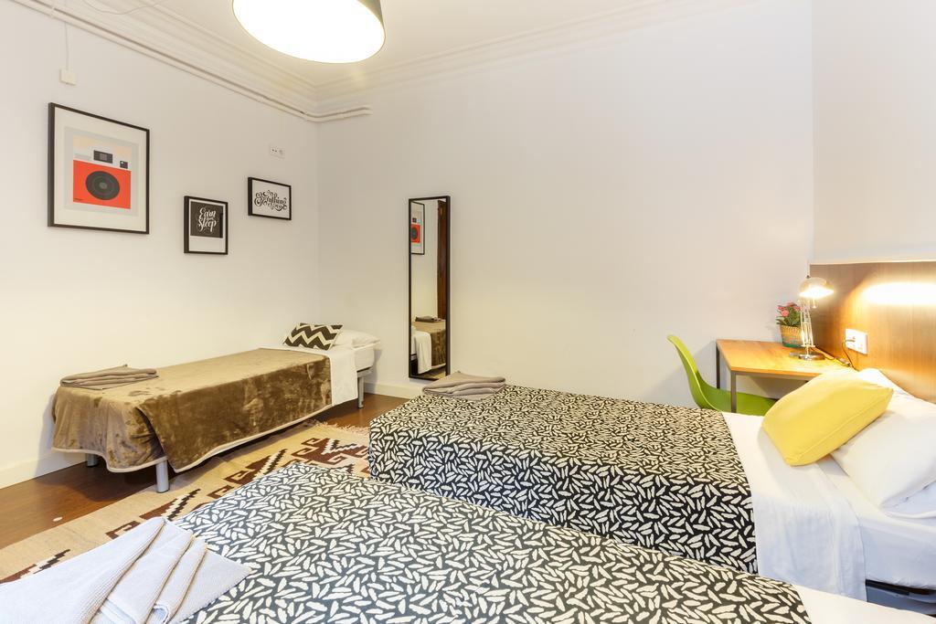 185m² 8 Slaapkamer, 4 Privé Badkamer In Eixample Barcelona