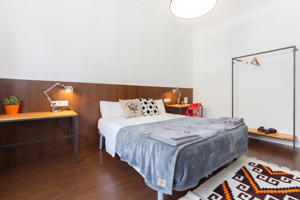 185m² 8 Slaapkamer, 4 Privé Badkamer In Eixample