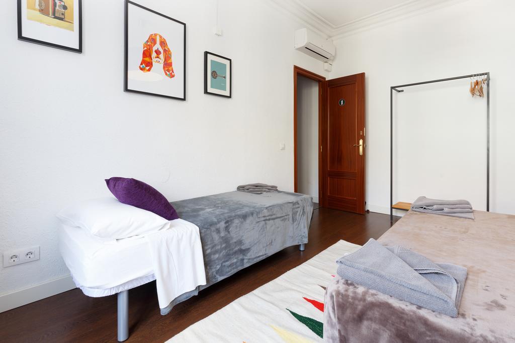 185m² 8 Slaapkamer, 4 Privé Badkamer In Eixample