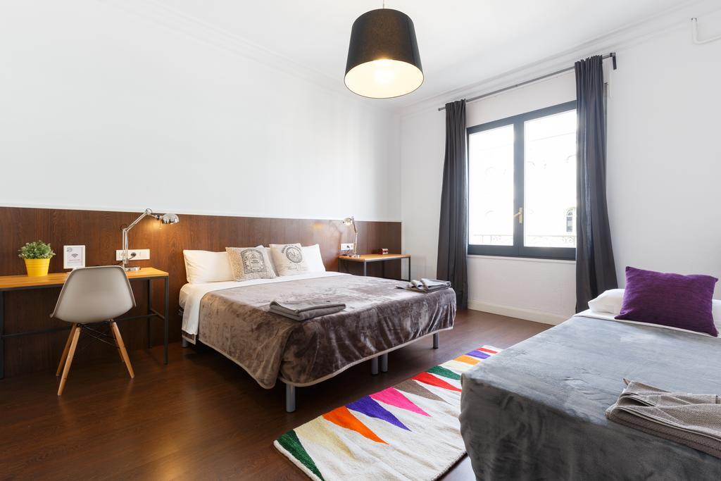 185m² 8 Slaapkamer, 4 Privé Badkamer In Eixample