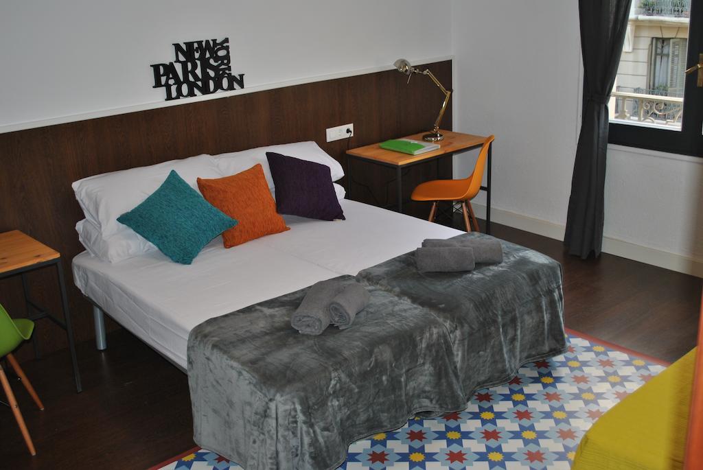 Appartement 185m² 8 Slaapkamer, 4 Privé Badkamer In Eixample *