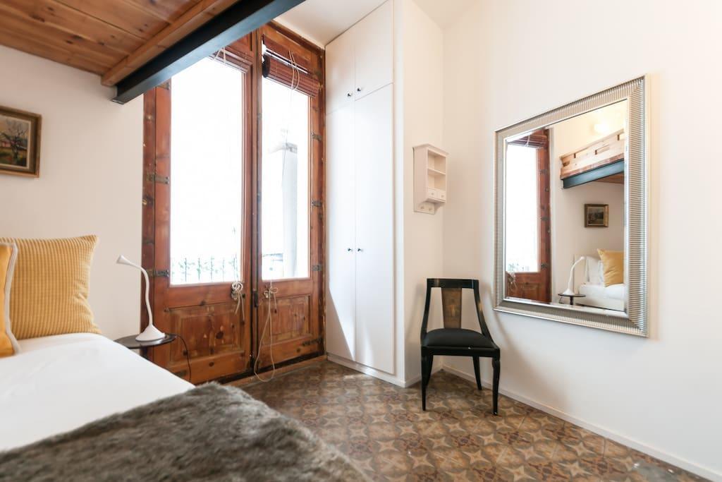 3 Bedroom Near Las Ramblas Apartment Barcelona