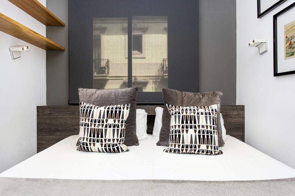 1 Bedroom Carrer Del Poeta Cabanyes Apartment Barcelona