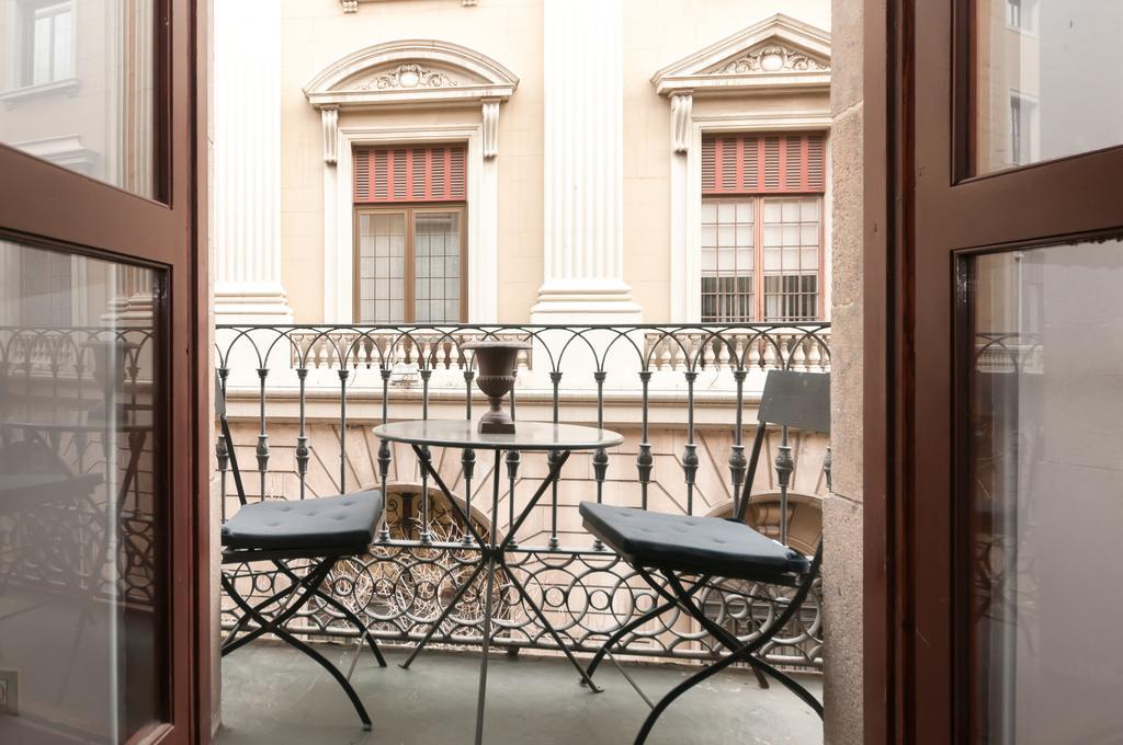 Apartment 3 Bedroom Near Las Ramblas