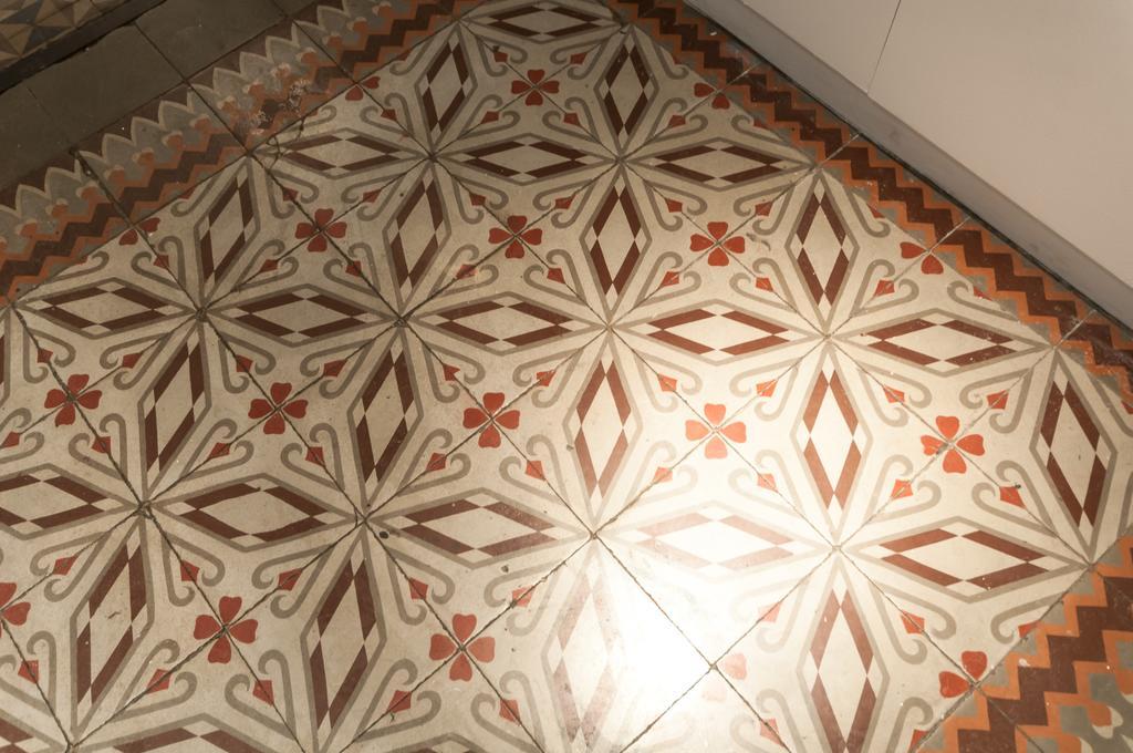 3 Bedroom Near Las Ramblas Apartment