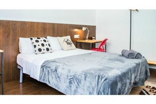 185m² 8 Slaapkamer, 4 Privé Badkamer In Eixample Appartement