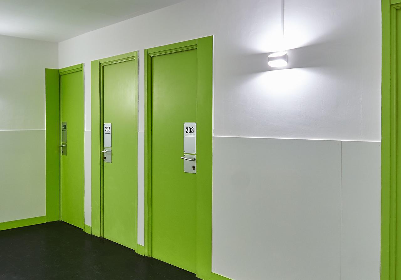 Guest house And Basic Universitat For Young