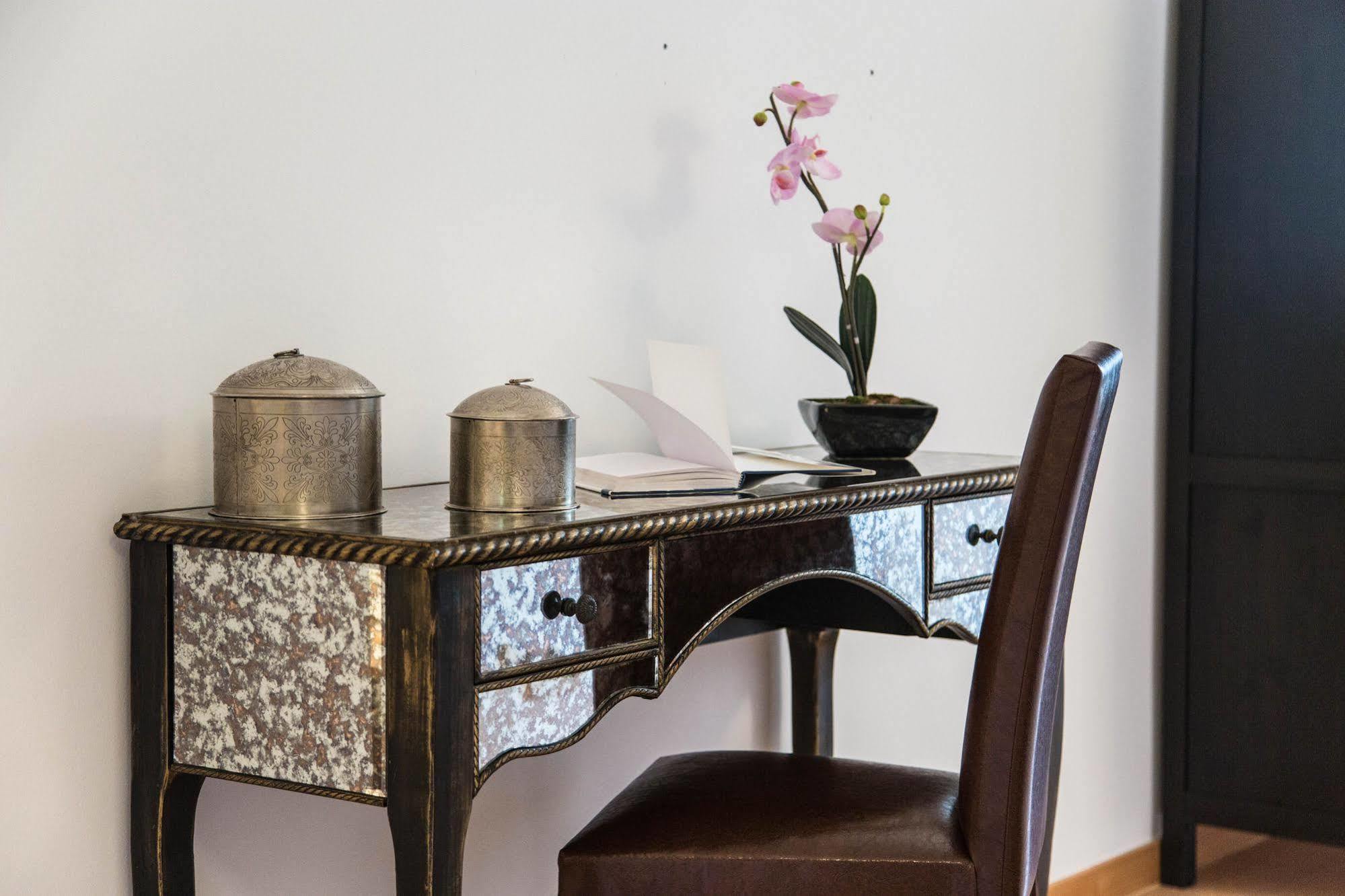 Alcam Books Apartment