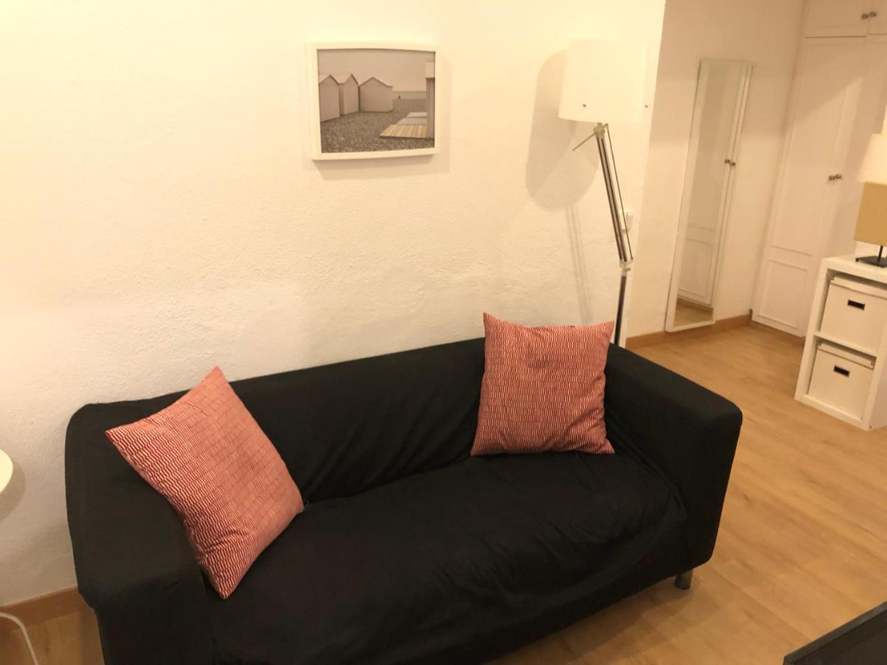 New! In Sarria Near Metro Apartment