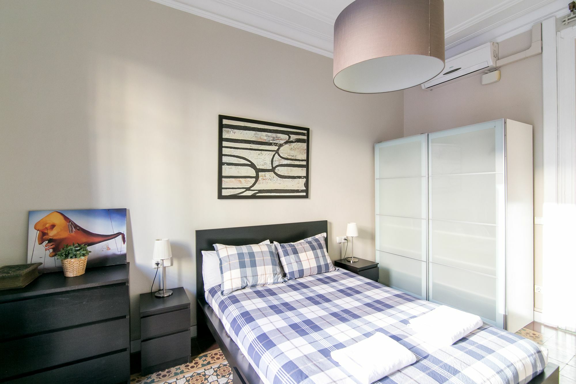 Placa Universitat Apartment