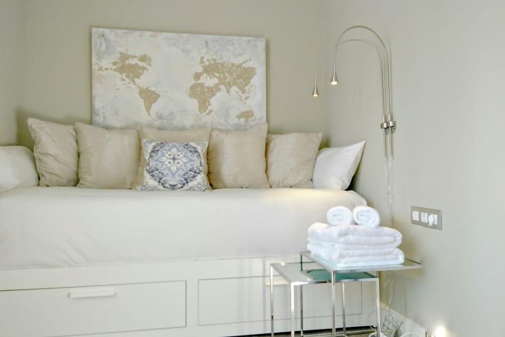Apartment Bizflats Batik Penthouse Pedralbes *
