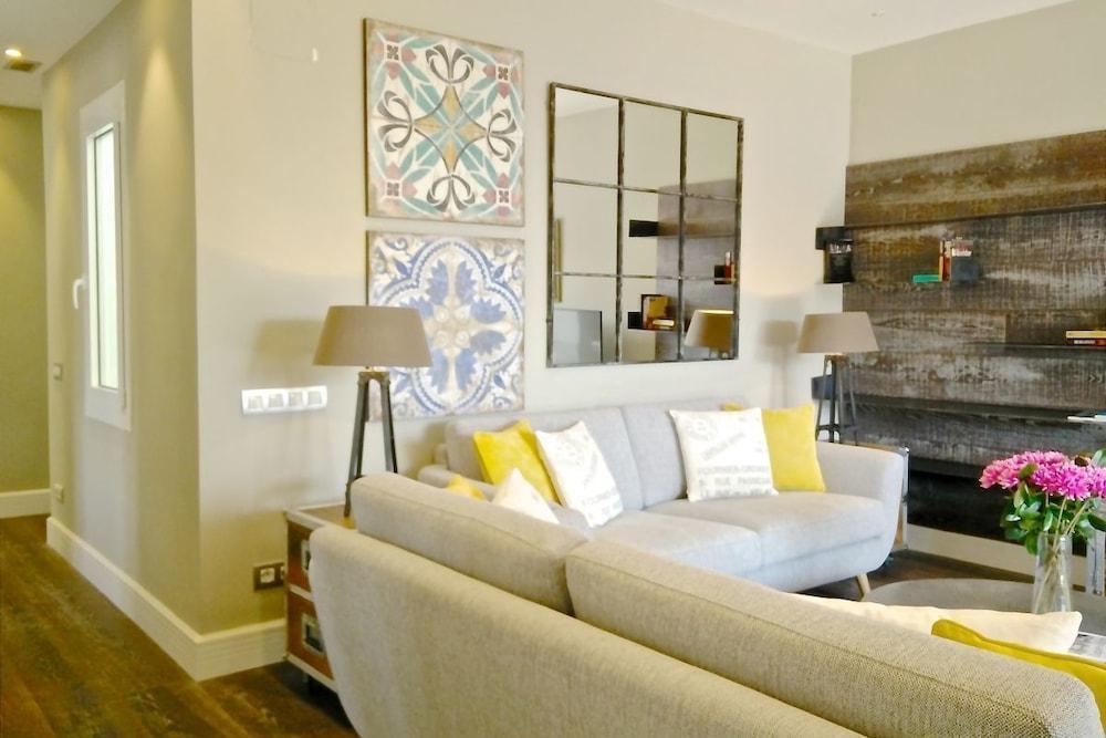 Bizflats Batik Penthouse Pedralbes * Barcelona