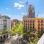 Stylish 4Br City View Apt Near Sagrada Familia