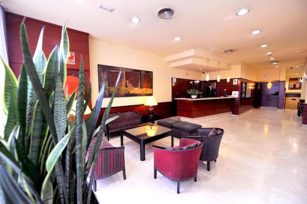 Hotel Glories 3*