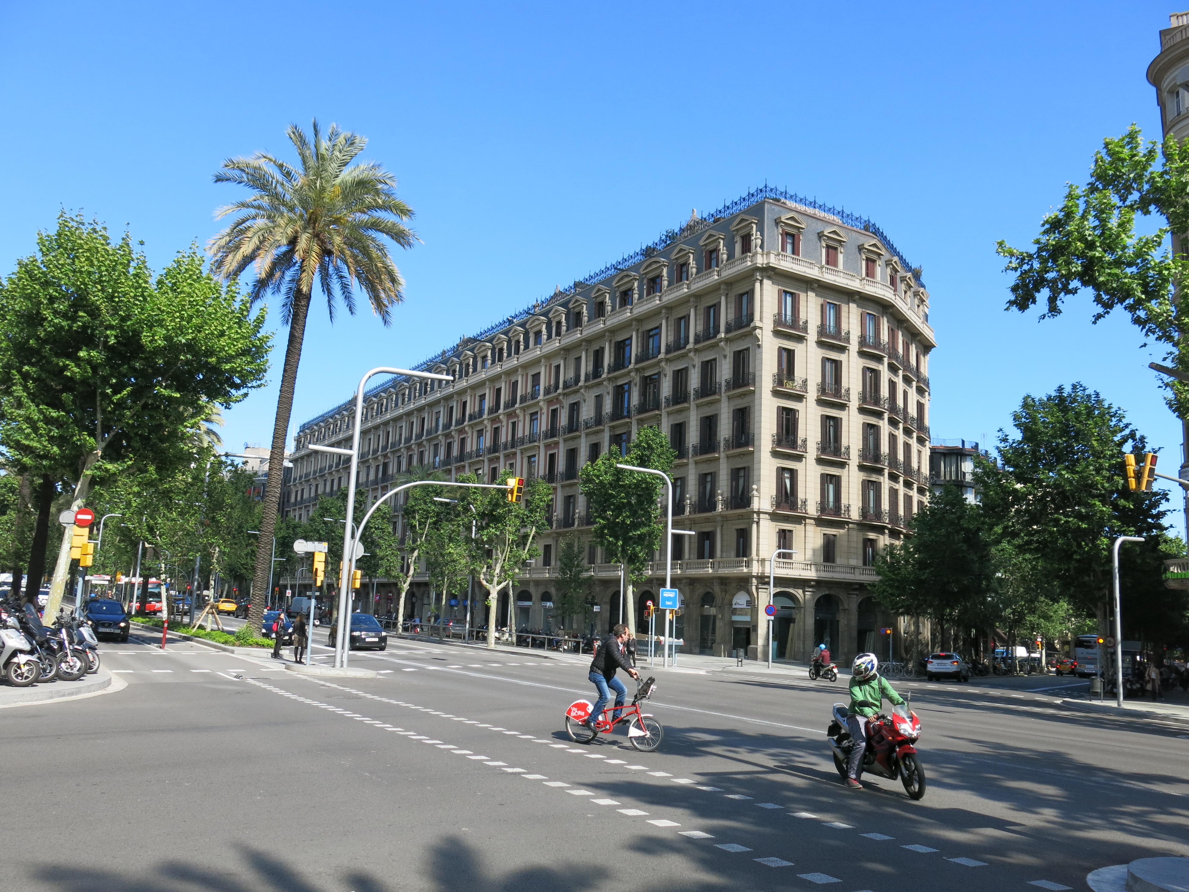 Principal B&bcn Couette-café 3*