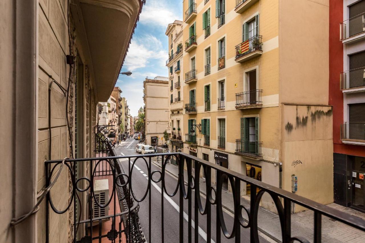 Apartment Gracia Gem Ac, Near Fontana Metro, Hipster Haven