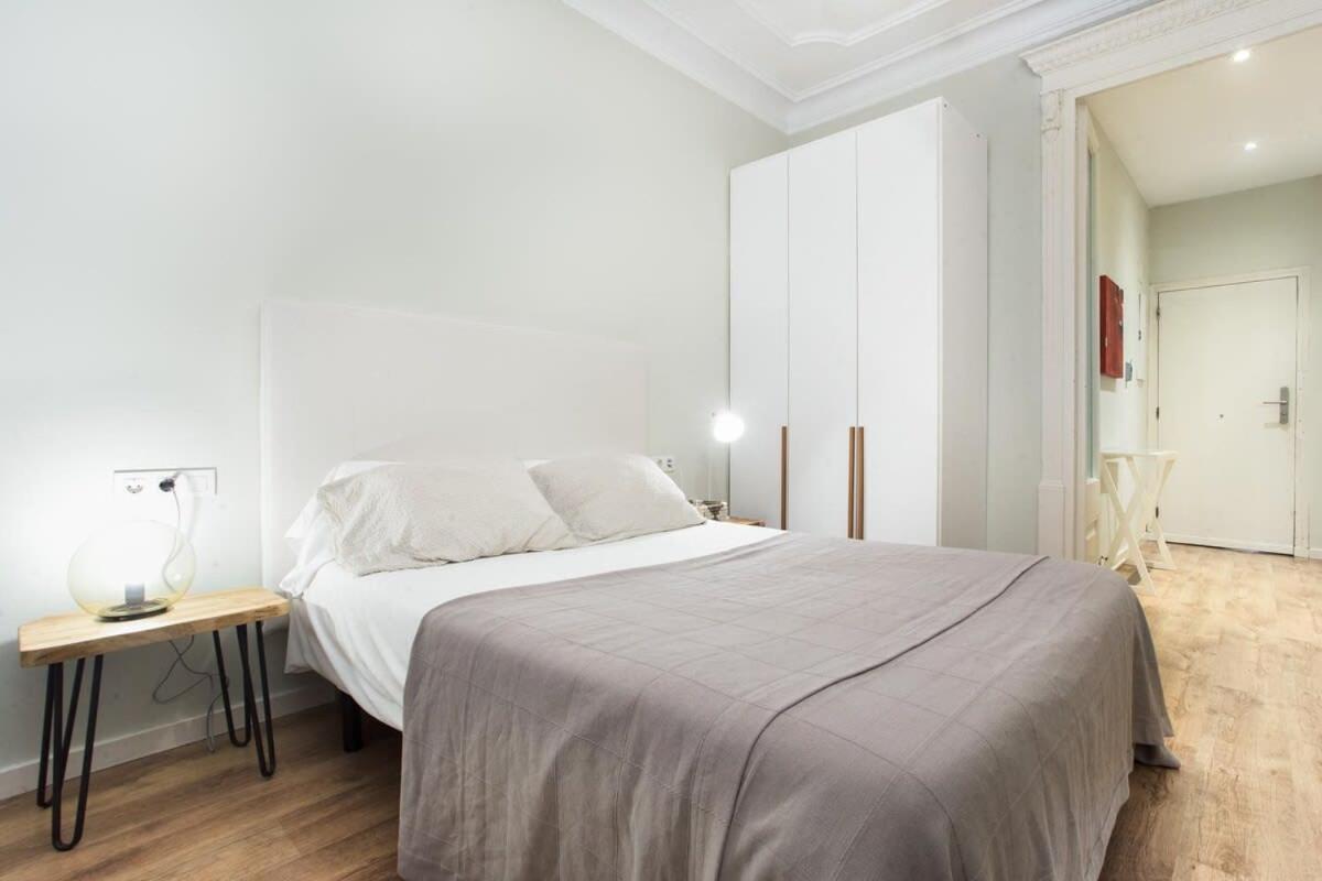 Bright And Modern 2bedroom In Ramblas 2 1a * Barcelona