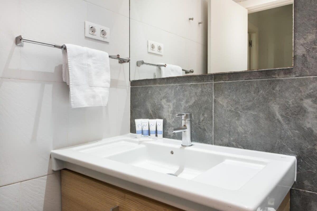 Bright And Modern 2bedroom In Ramblas 2 1a Apartment