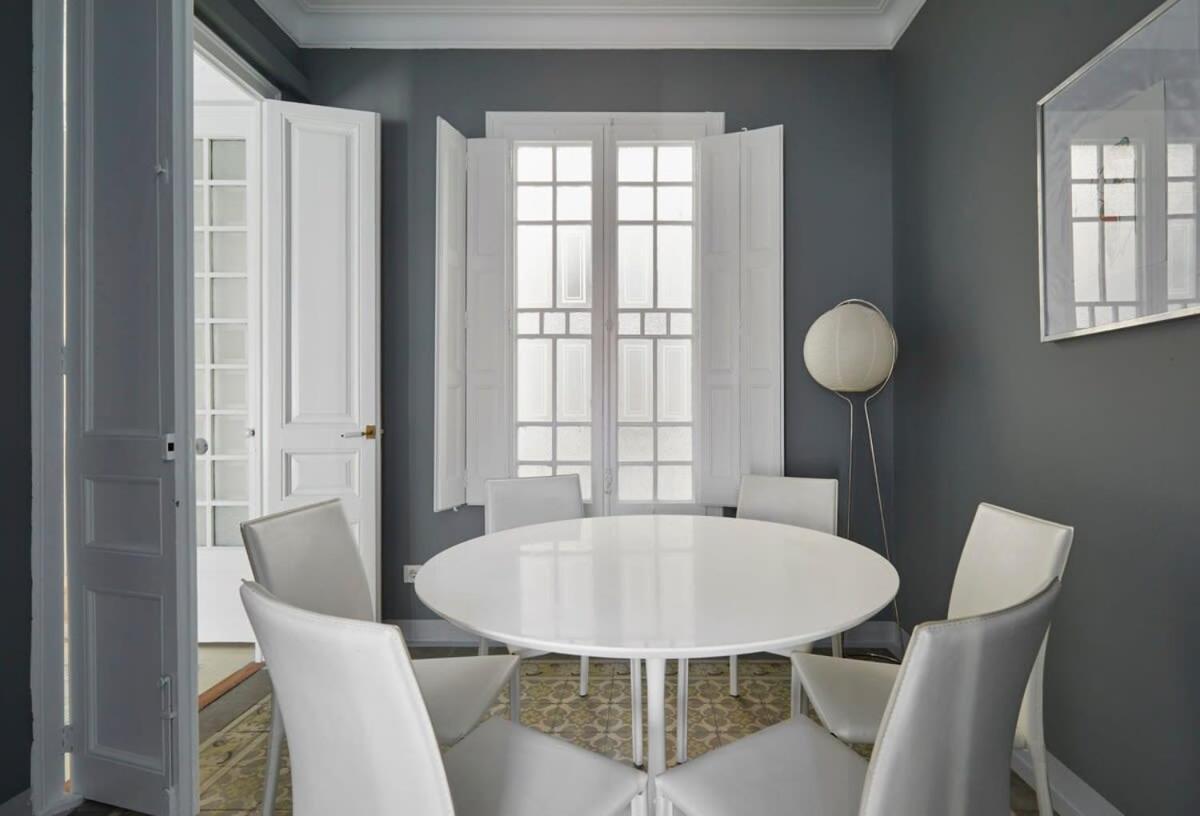 Exclusive Luxe Design - Large Tranquil Penthouse Apartment Barcelona