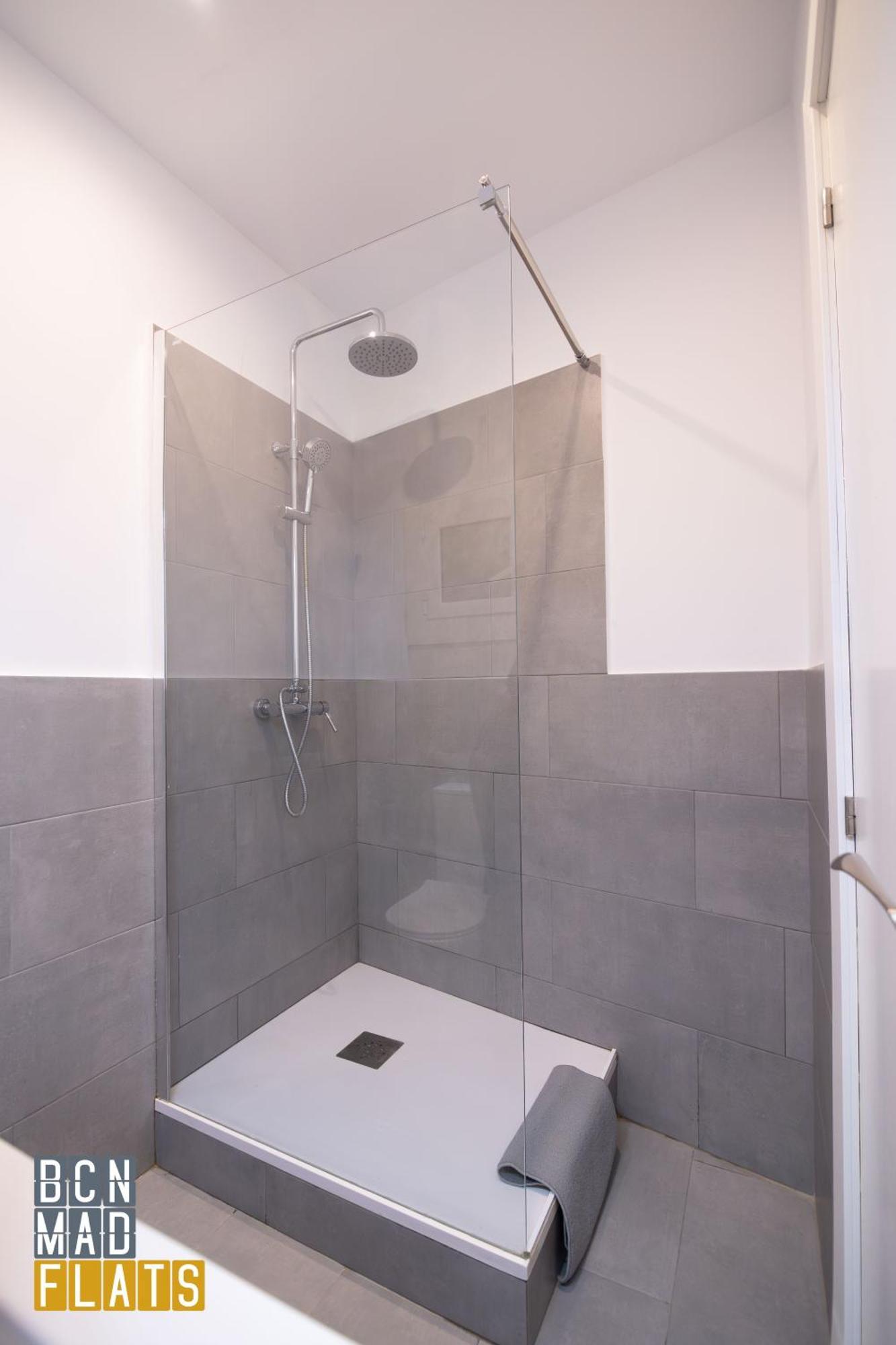 - Eixample Pb Appartement