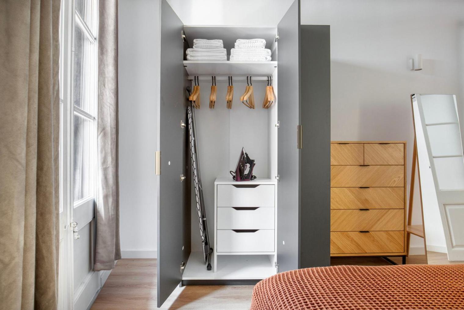 Blueground Sarria Nr Old Town Bcn-103 Apartment