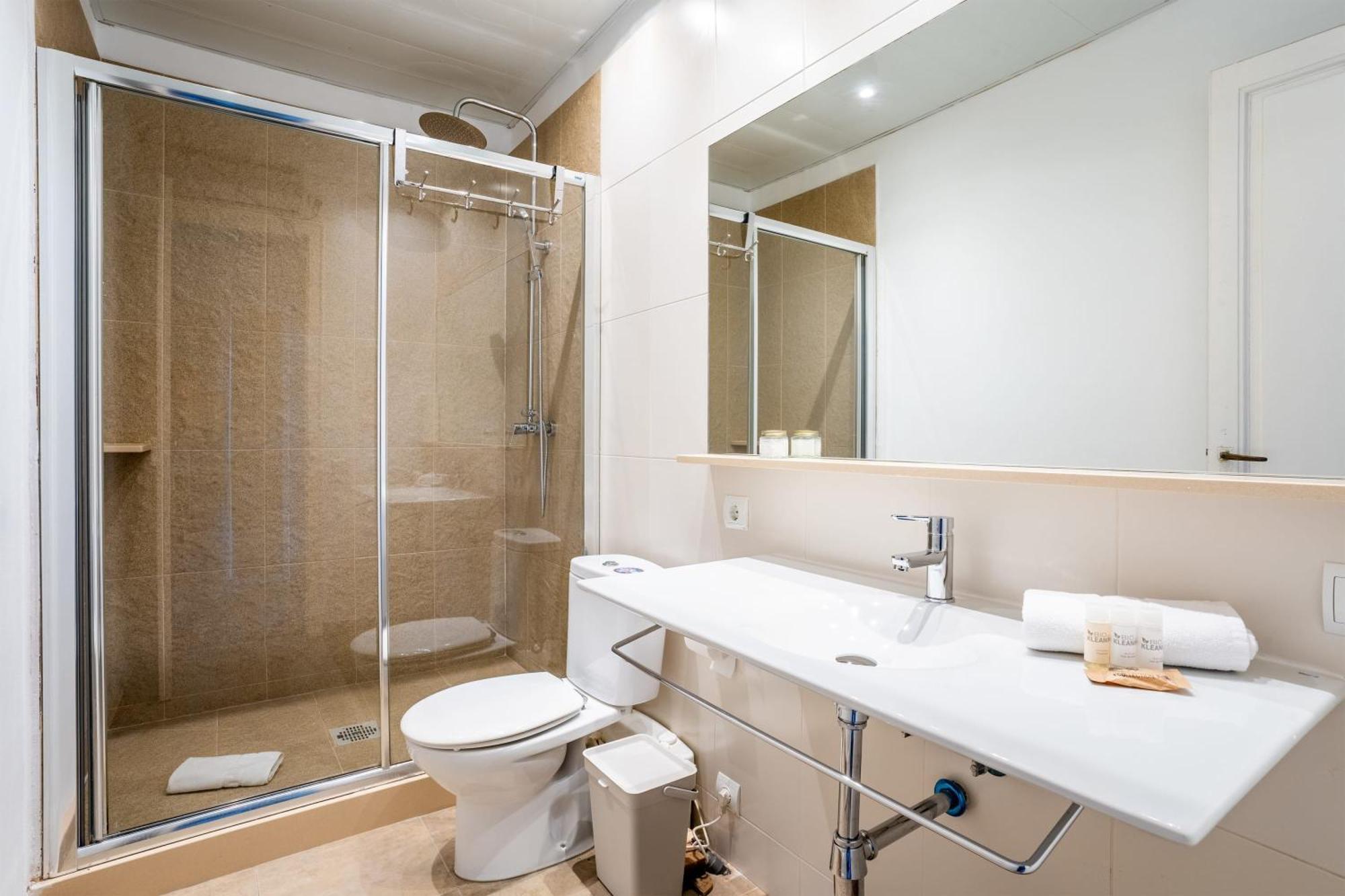 Gran Via Historic Catalan 4bd Only For Families Or Business Groups Apartment