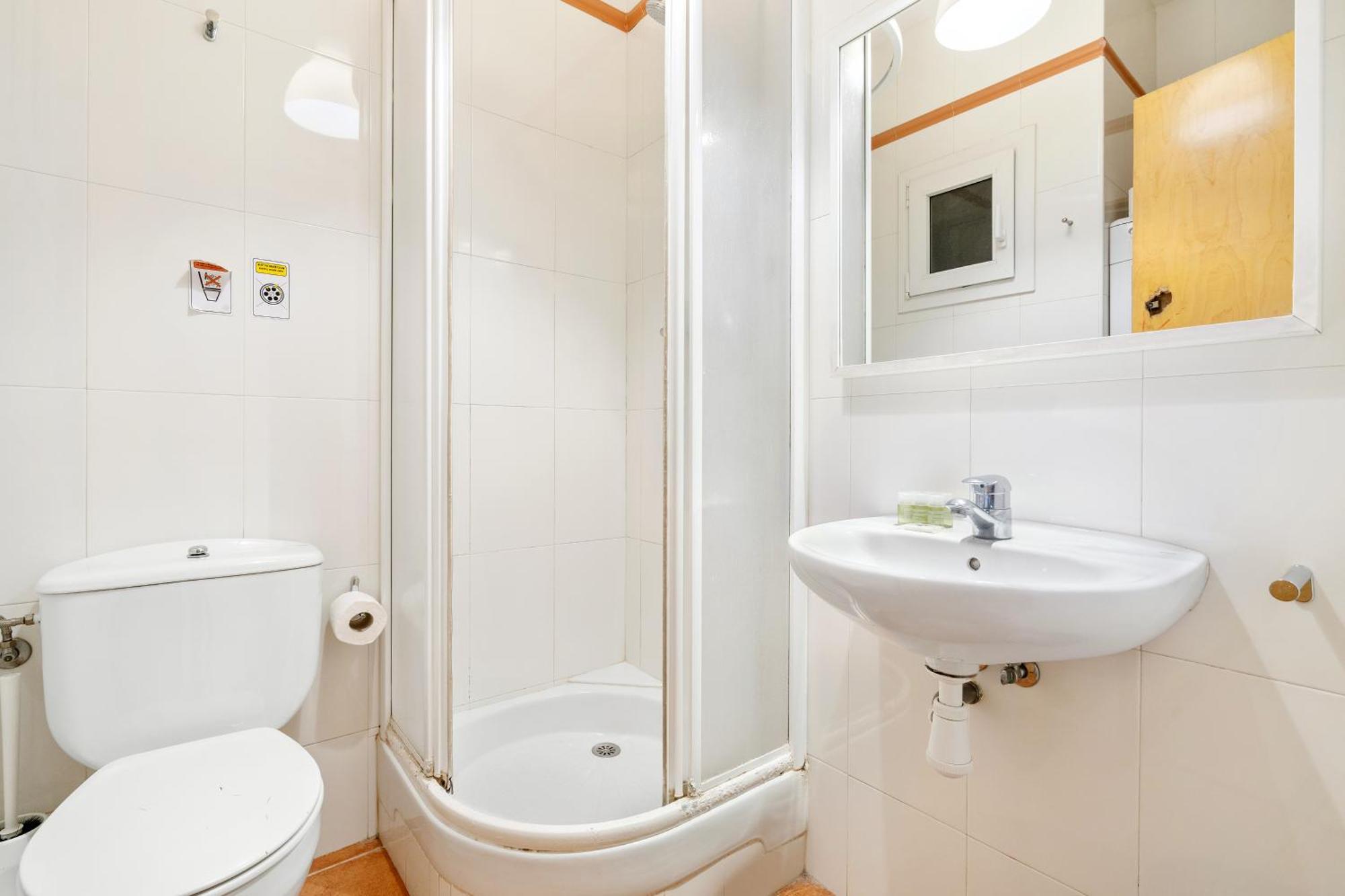 Stylish 4br View Near Sagrada Familia