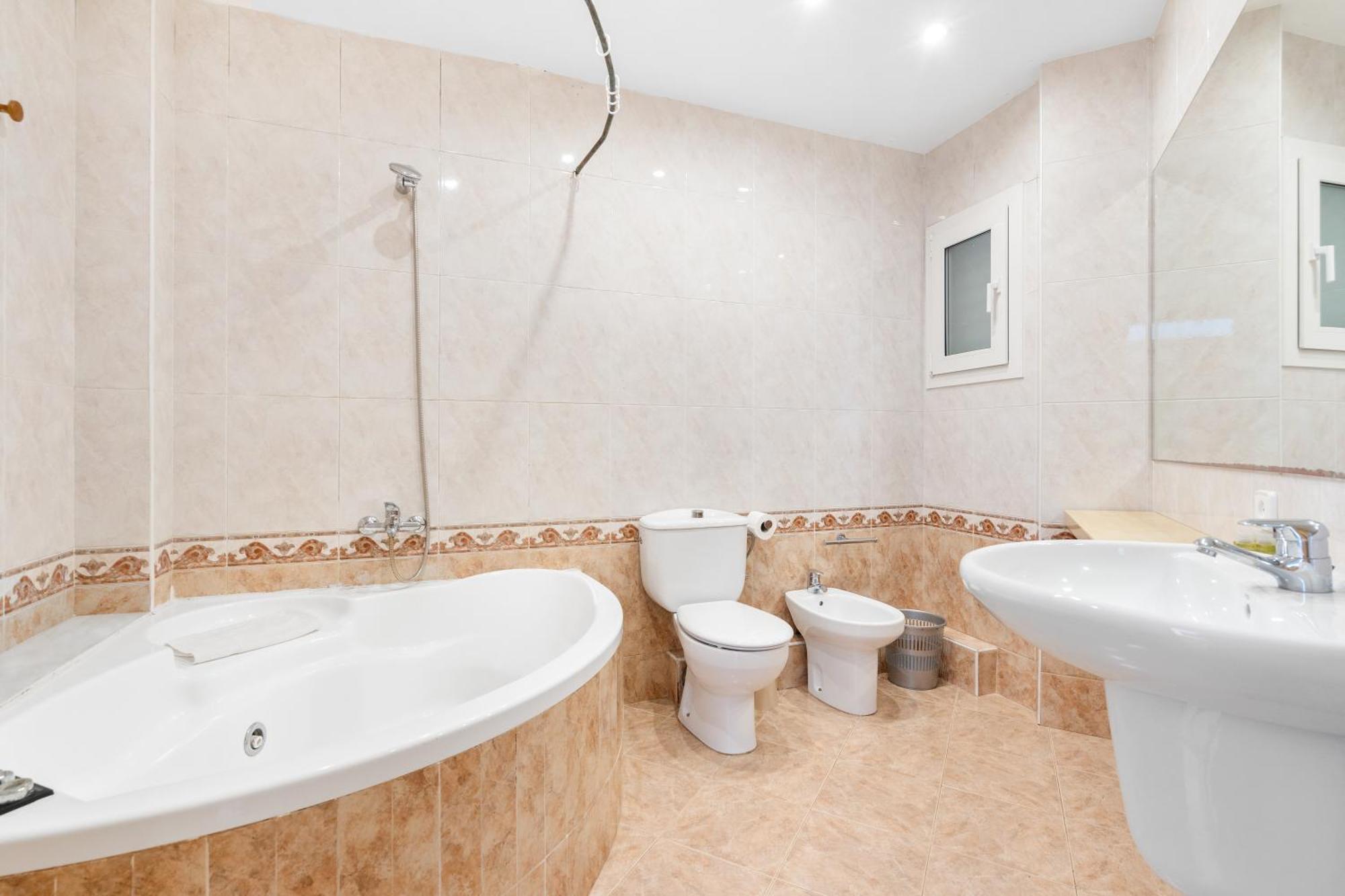 Stylish 4br View Near Sagrada Familia