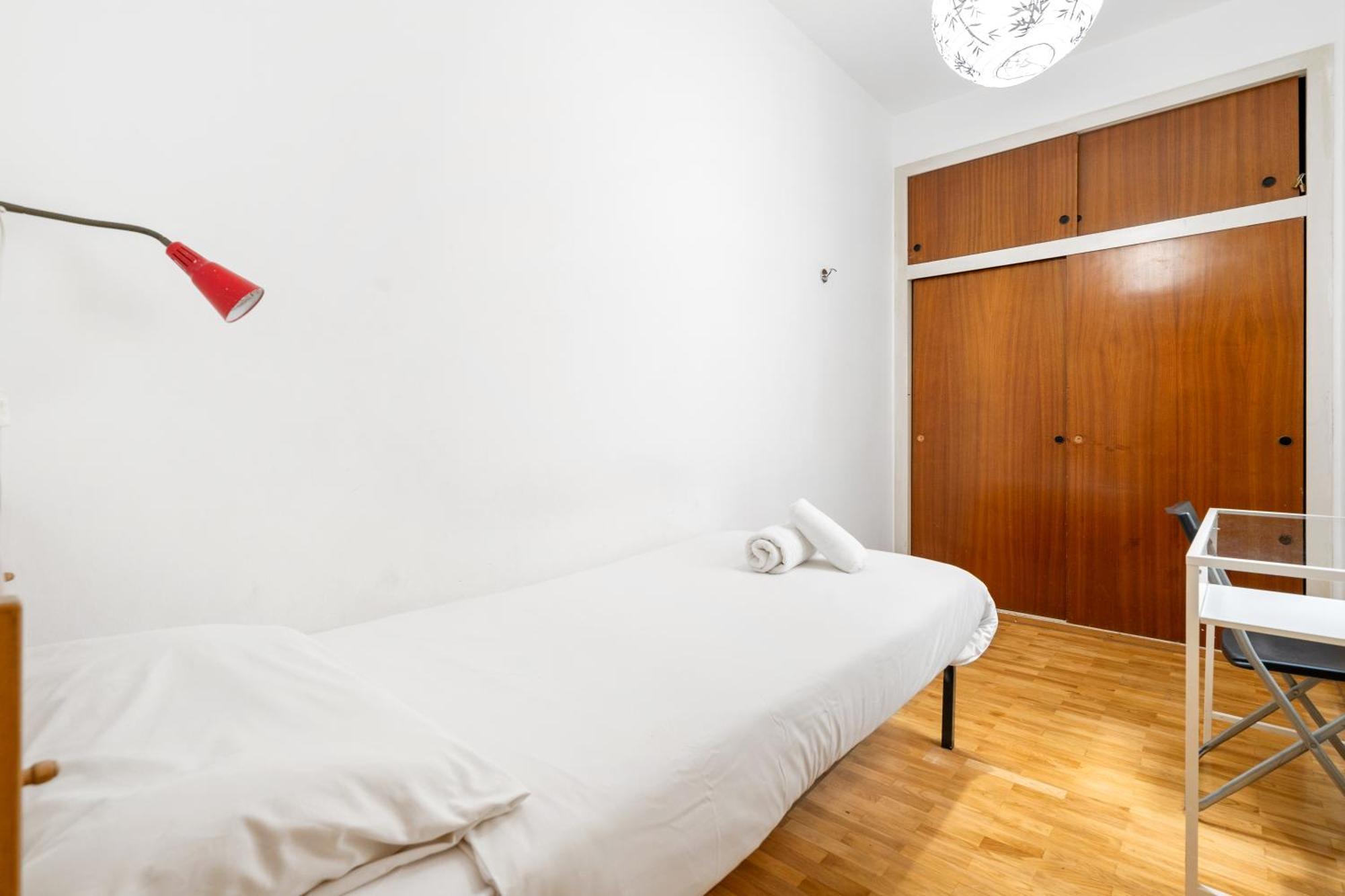 Stylish 4br View Near Sagrada Familia