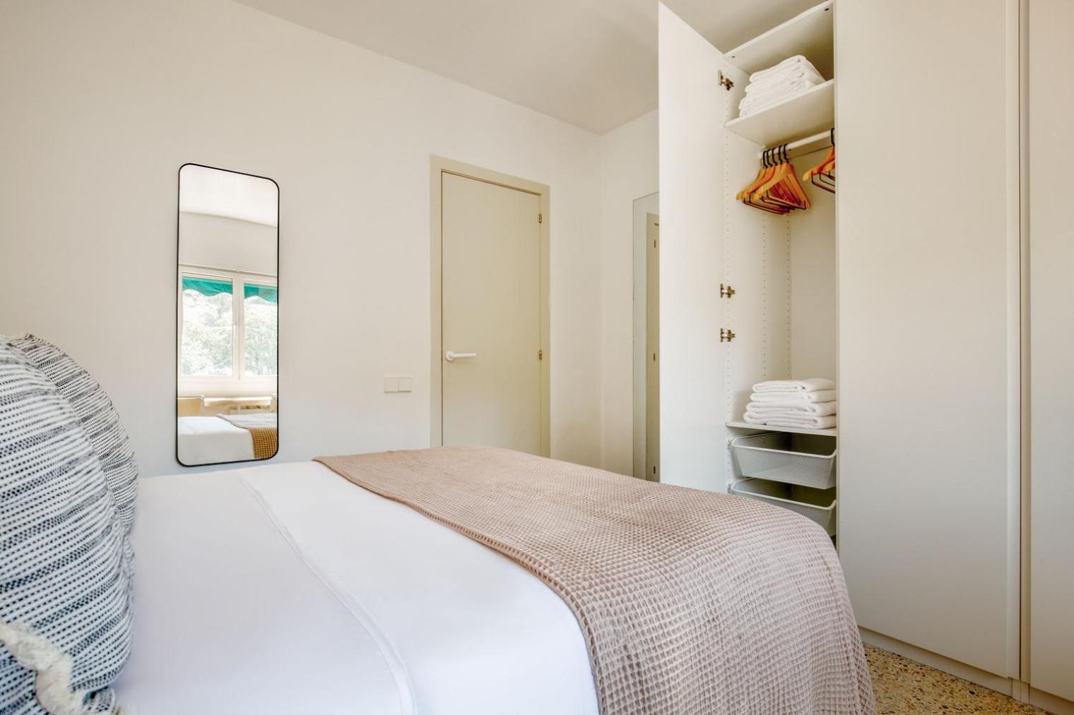 Poble Sec 3br W Balcony Mountain Views Bcn-109